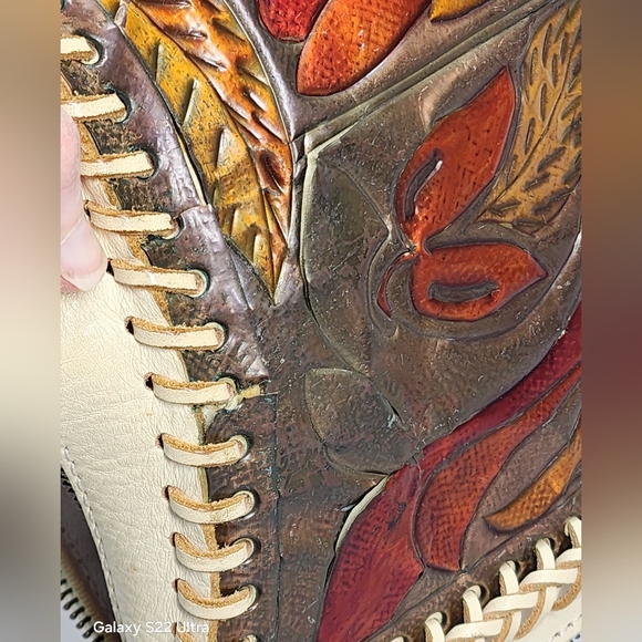 Fendi Runway Oyster Shaped Leather & Metal Shoulder Bag - Picture 13 of 16